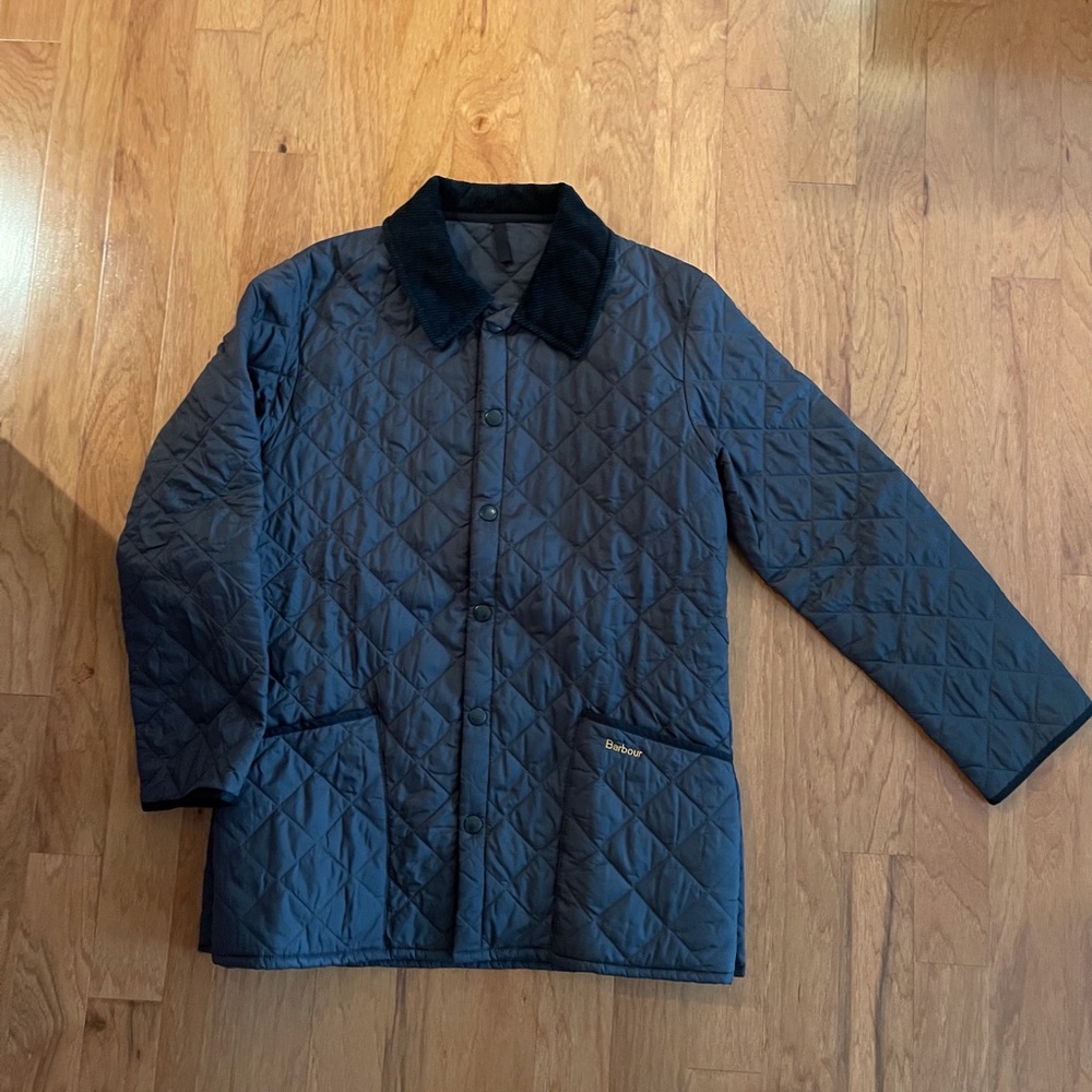 Barbour Men’s quilted jacket in black and navy . Size small